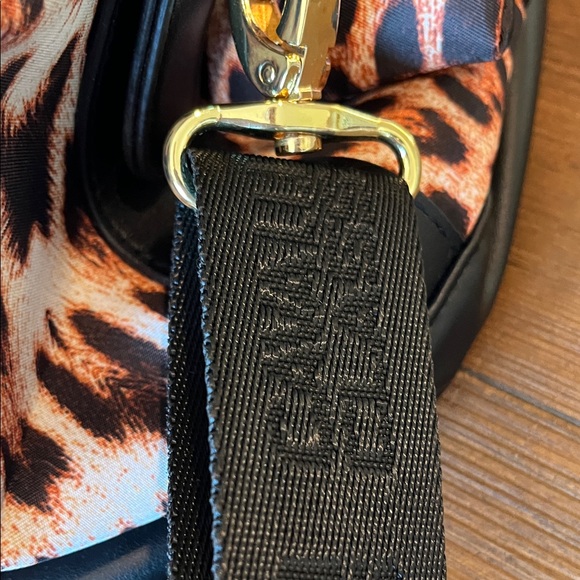 Cavalli Class by Roberto Cavalli Leopard-Print Travel Duffel - Picture 3 of 15